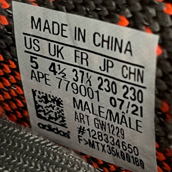 adidas Yeezy Boost 350 V2
Beluga - READ SIZING BEFORE BUYING - Picture 4 of 5